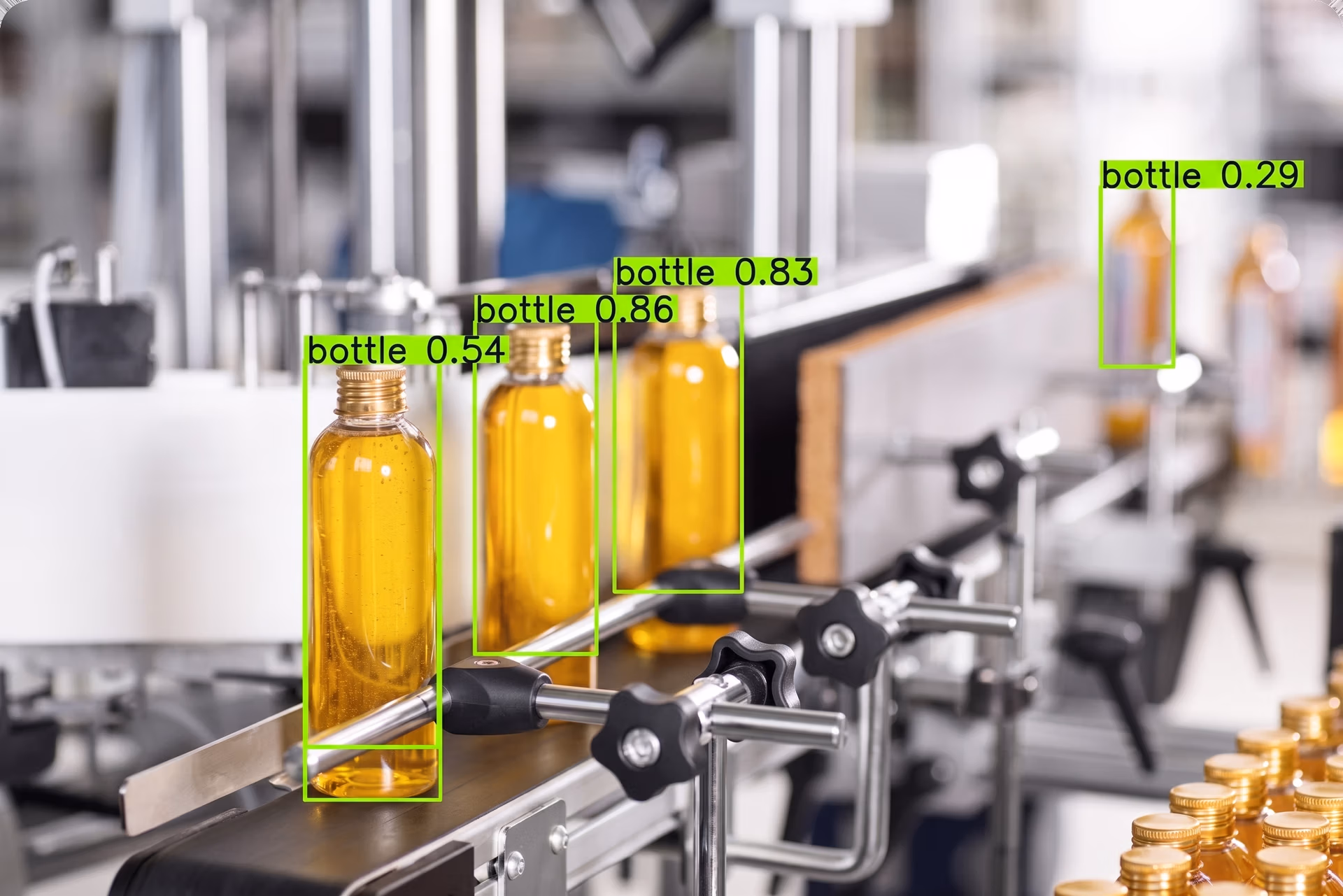 Rilevamento di bottiglie in una fabbrica di produzione utilizzando Ultralytics YOLO26
