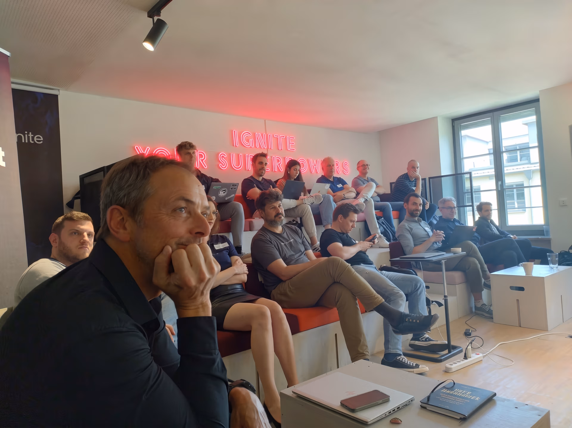 Glenn Jocher e Paula Derrenger che partecipano a sessioni stimolanti