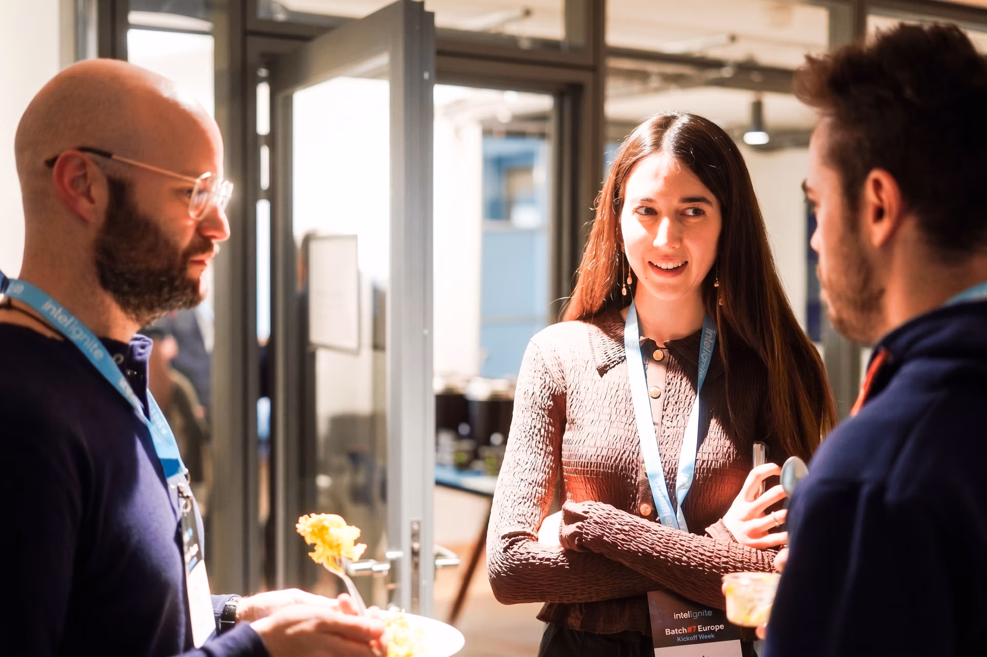 Paula Derrenger e Glenn Jocher in una conversazione a Intel Ignite