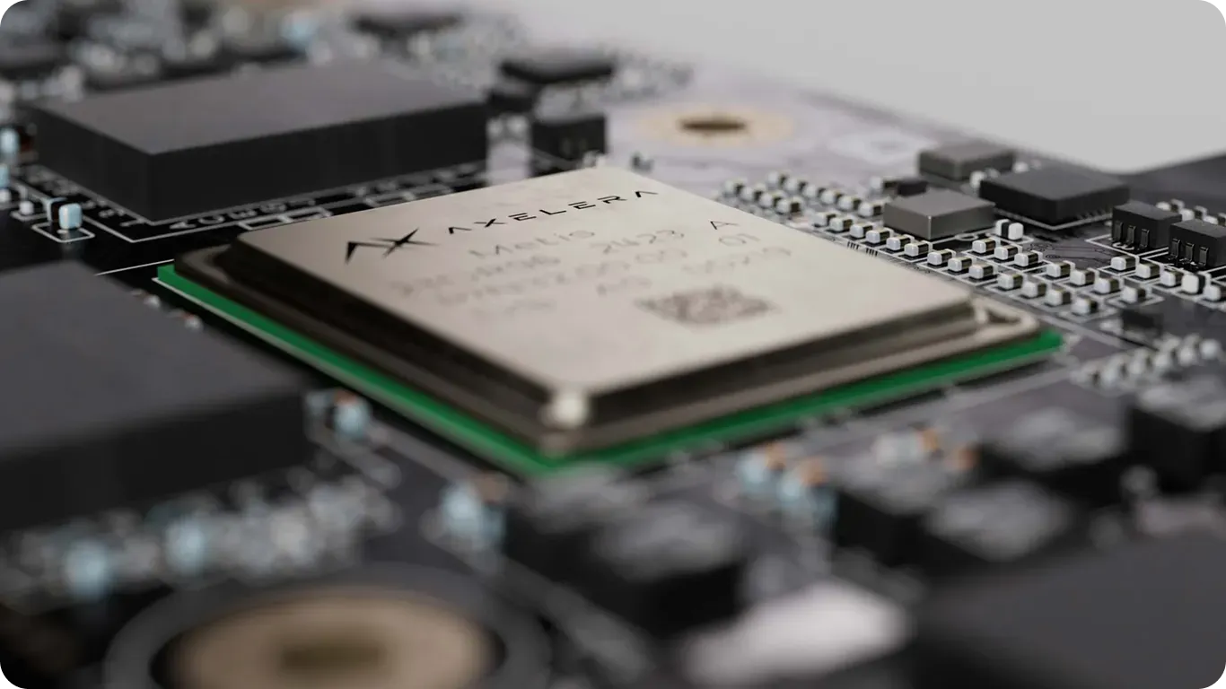 Axelera AI fournit une inférence IA en périphérie à 34 FPS en utilisant Ultralytics YOLO