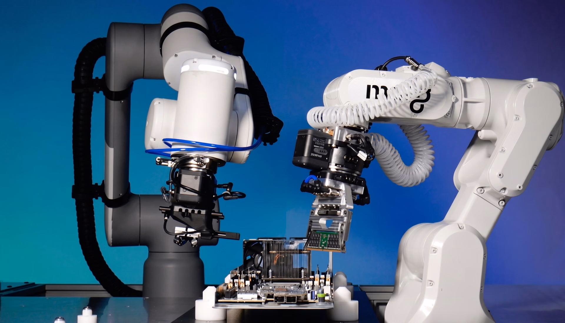 Роботы на мини-фабрике Molg разбирают электронику для повторного использования