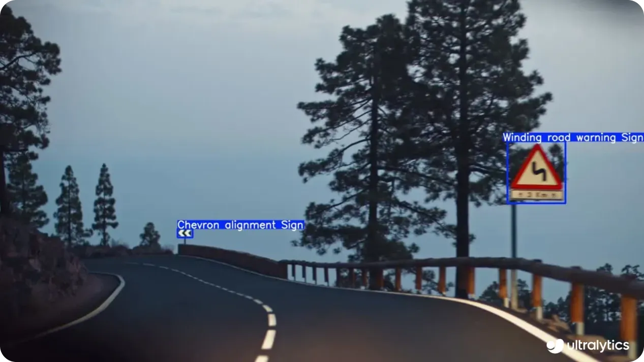 YOLO11 détectant et classant différents panneaux de signalisation