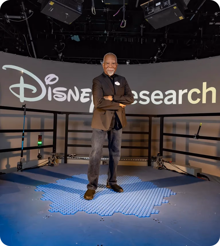 Disney Imagineer Lanny Smoot auf dem HoloTile-Boden