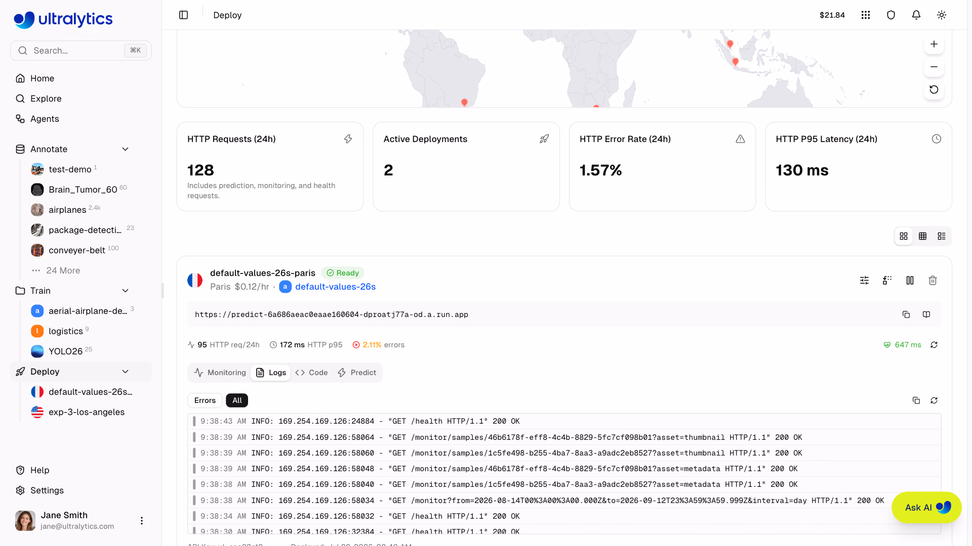Cartão de implementação da Ultralytics Platform com verificação de funcionamento saudável e latência
