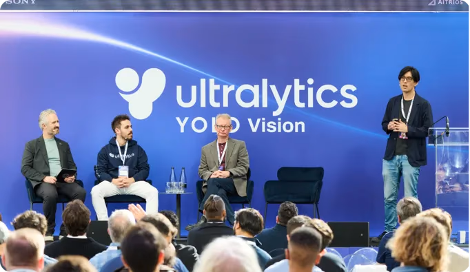 Eine Podiumsdiskussion über Edge-Deployment mit Oisin Lunny, Yuki Tsuji, David Plowman und Glenn Jocher