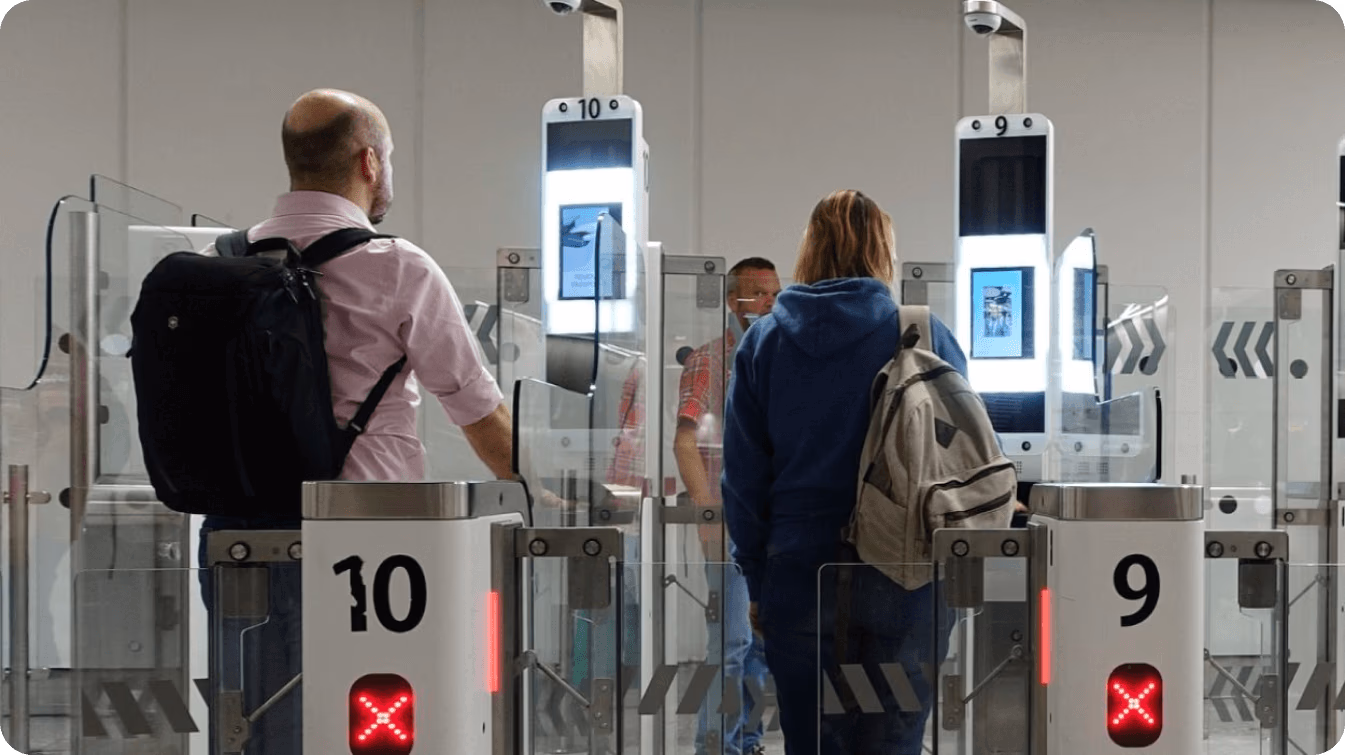 Распознавание лиц на паспортном контроле в аэропорту