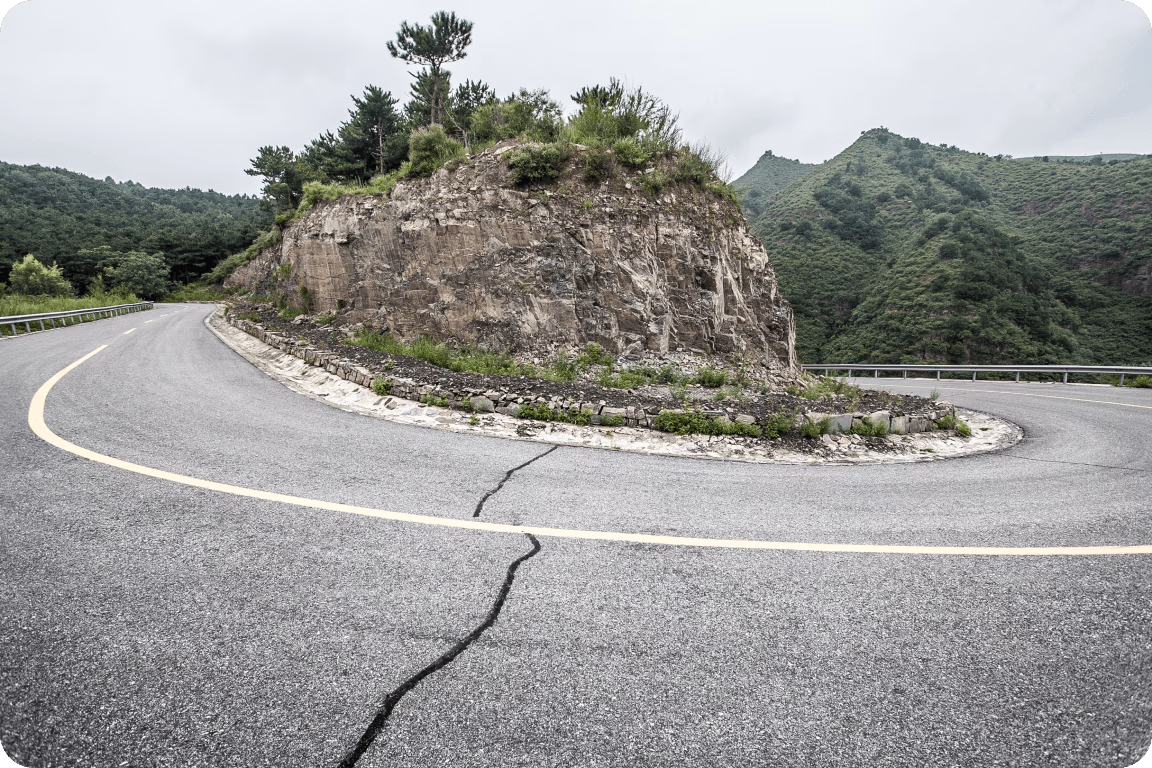 Una grieta en una carretera