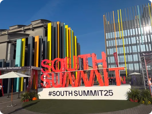 Đội ngũ Ultralytics tại South Summit 2025 ở Madrid