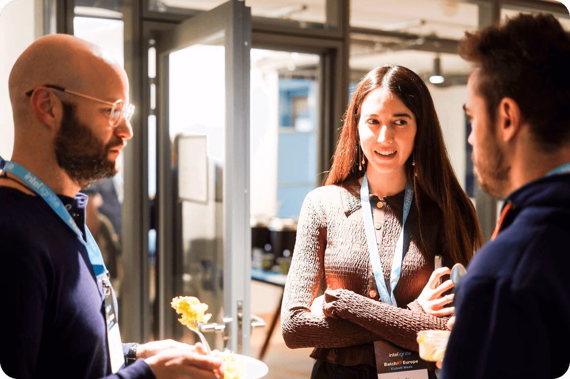 Paula Derrenger e Glenn Jocher in conversazione a Intel Ignite