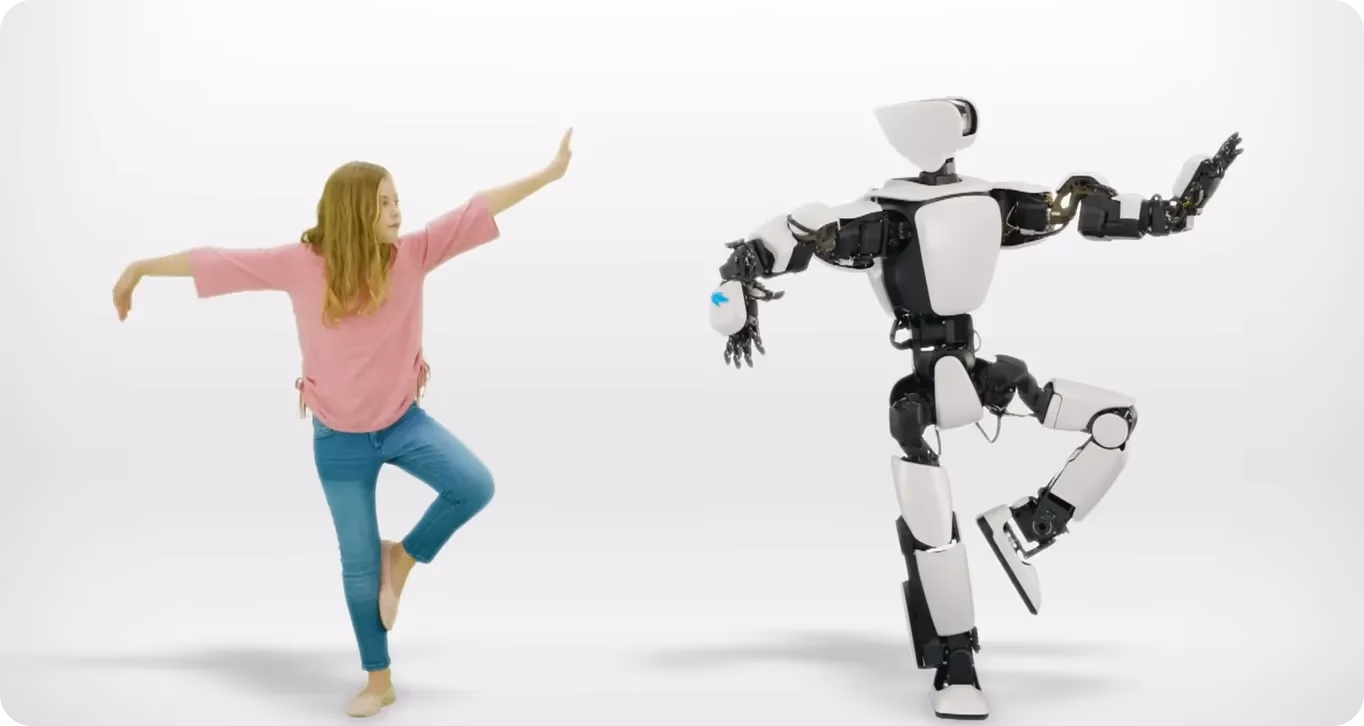 Un robot che imita l'azione di un essere umano