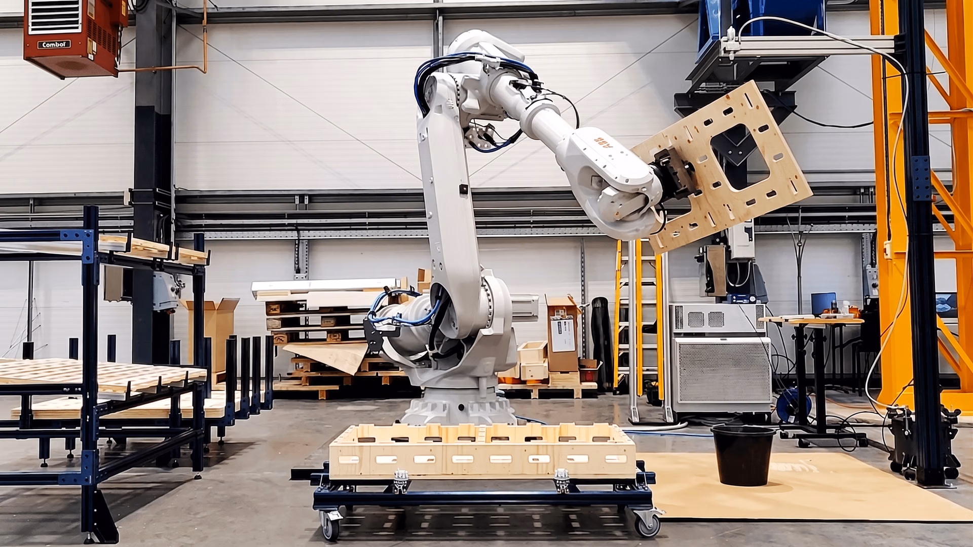 ビジョンAIを活用したロボットマイクロファクトリー