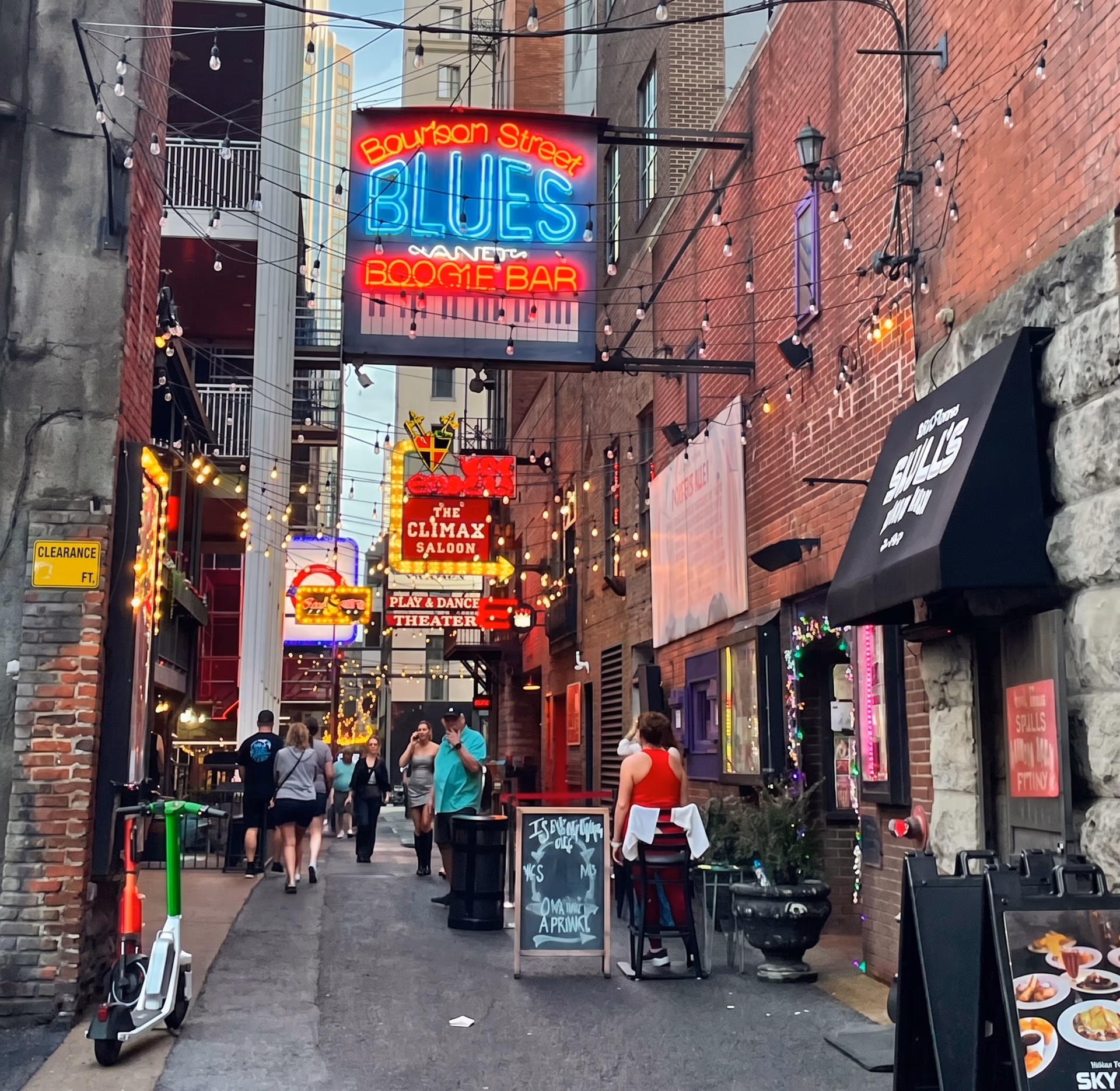 Das Team erkundet die Printers Alley
