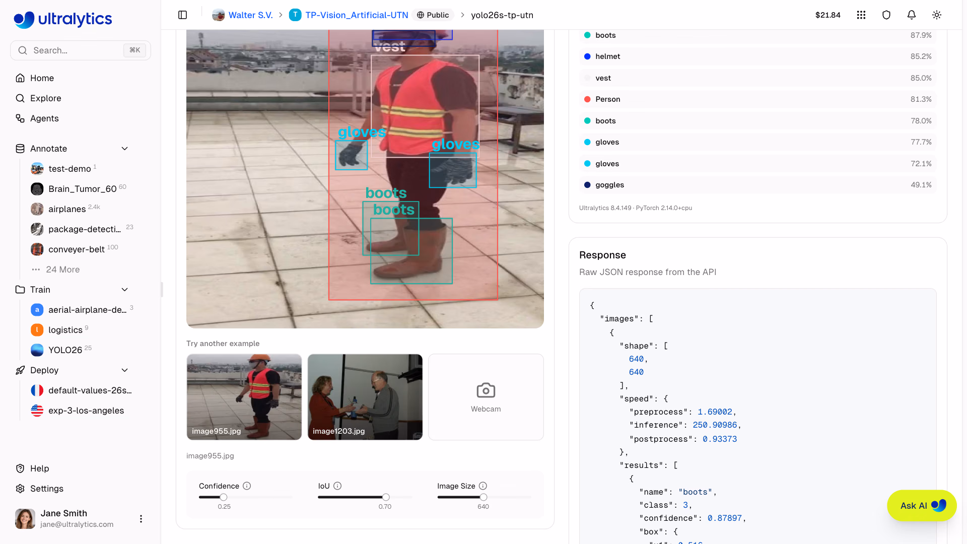 Vista de respuesta JSON de la pestaña Predict de Ultralytics Platform