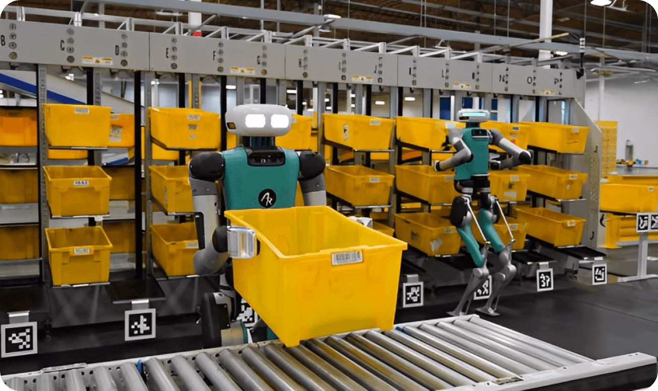 Robots pilotés par l'IA d'Amazon automatisant le tri des colis dans un entrepôt