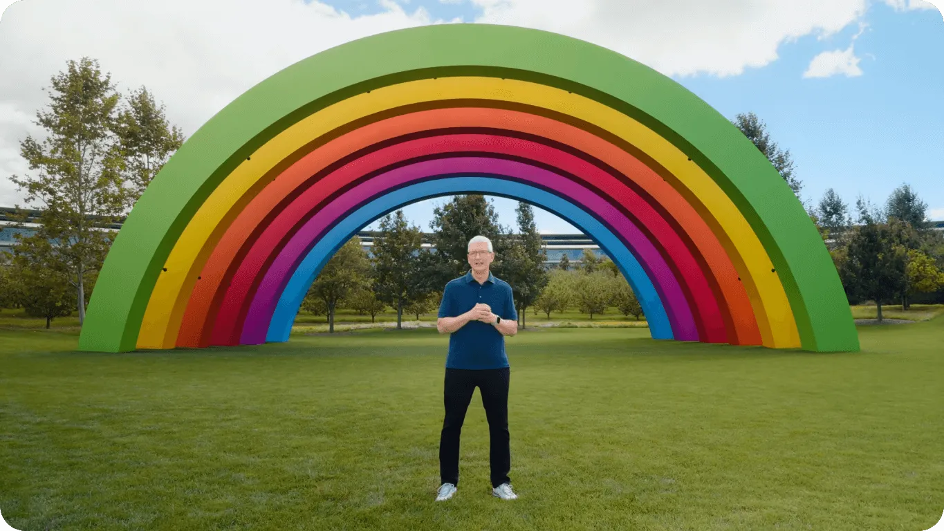 Tim Cook يبدأ الفعالية ويقدم أحدث ابتكارات Apple