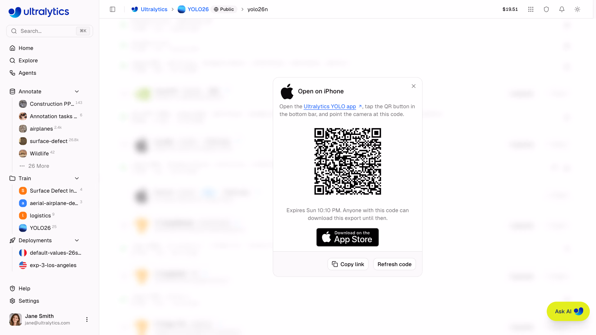 Ultralytics PlatformのiPhoneで開くためのQRコードダイアログ