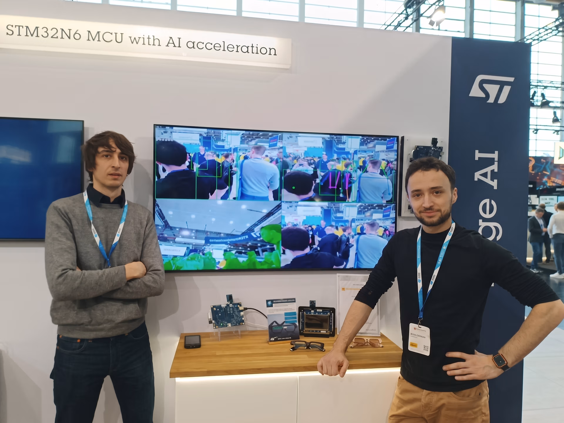 STマイクロエレクトロニクス社のブースでの Ultralytics