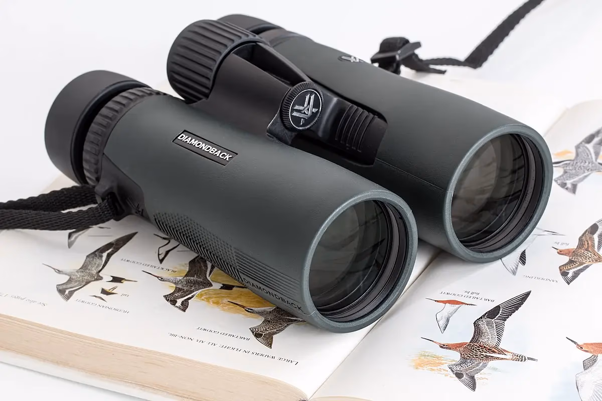 Ống nhòm lăng kính mái (roof prism) để quan sát chim