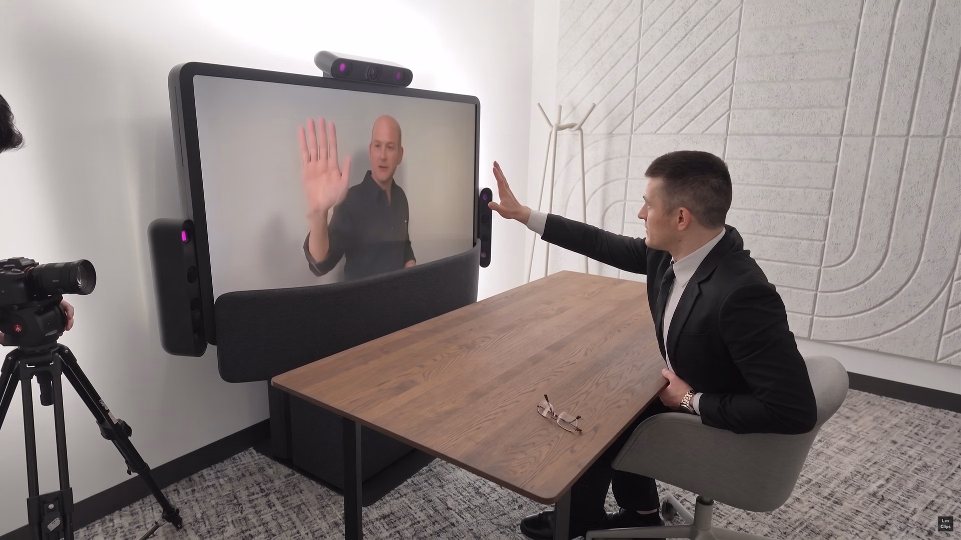 Trao nhau những cái đập tay ảo thông qua Google Beam