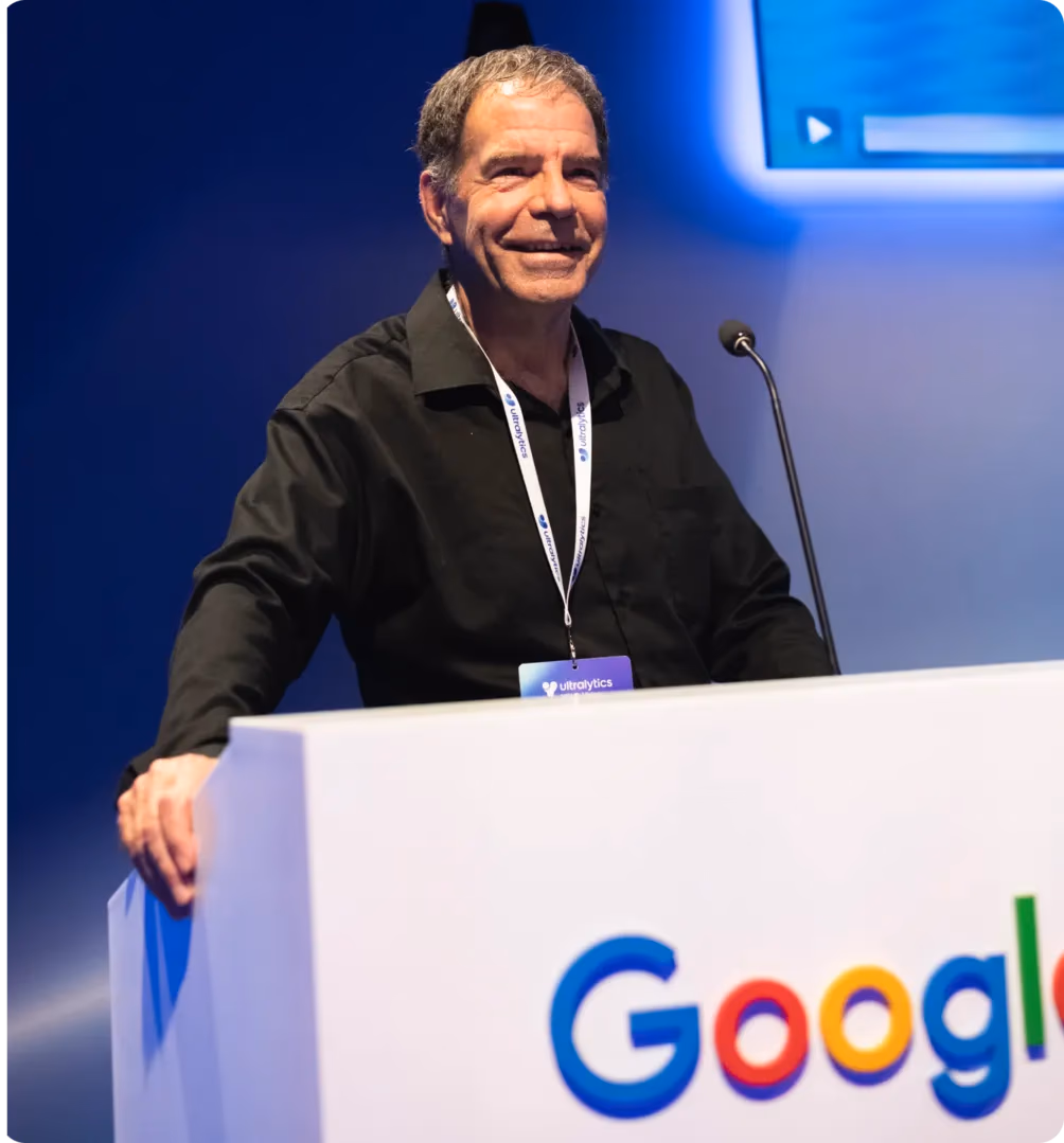 Jim Griffin على المسرح في YOLO Vision 2024