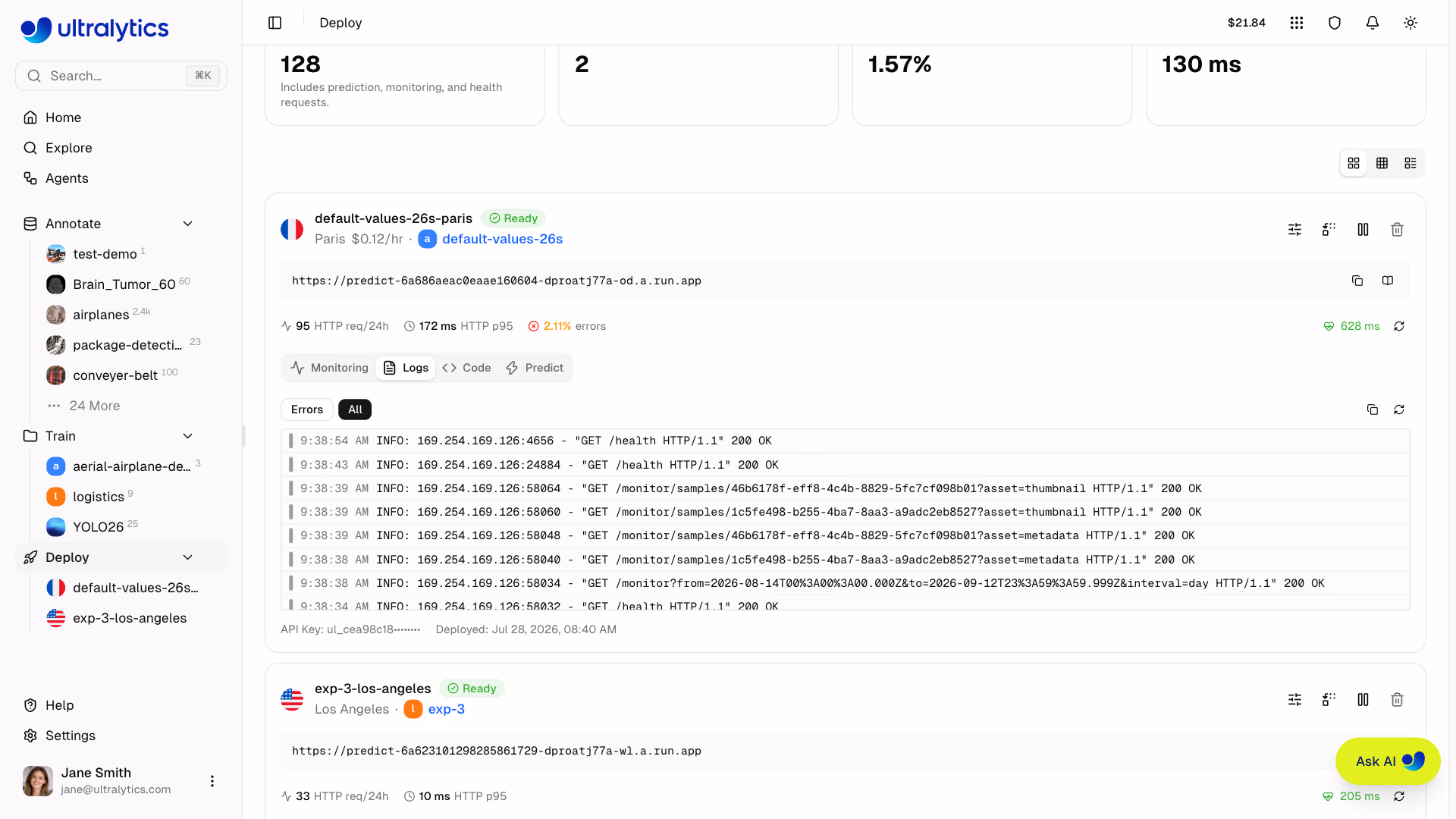 Separador de registos do cartão de implementação da Ultralytics Platform com filtro de gravidade
