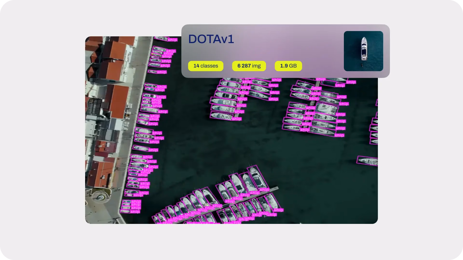 Luftaufnahme von Yachten mit Oriented Bounding Boxes (OBB)