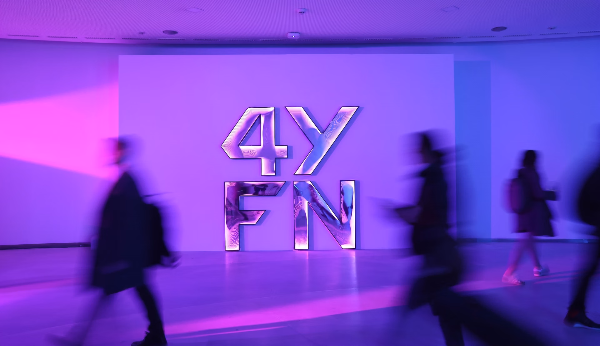 バルセロナのMWC 2025の4YFNセグメントにおけるUltralytics