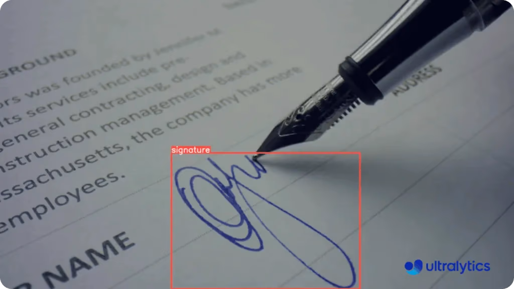 YOLO11 detectando la presencia de una firma en un documento financiero