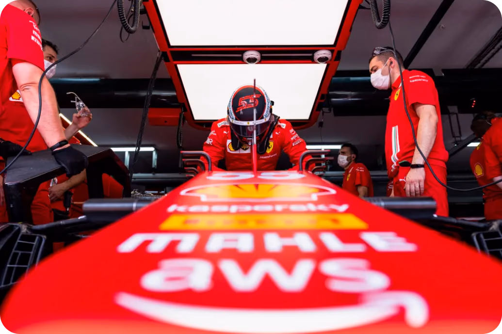 Đội đua Scuderia Ferrari F1 được hỗ trợ bởi AWS