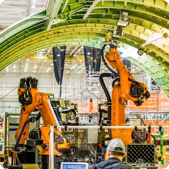 Robôs FAUB trabalhando na fuselagem de um avião da Boeing