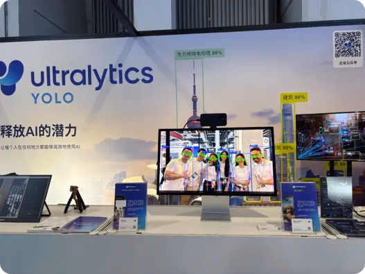 Un aperçu du stand Ultralytics, C727 dans le hall 2, avec des démos de vision en temps réel