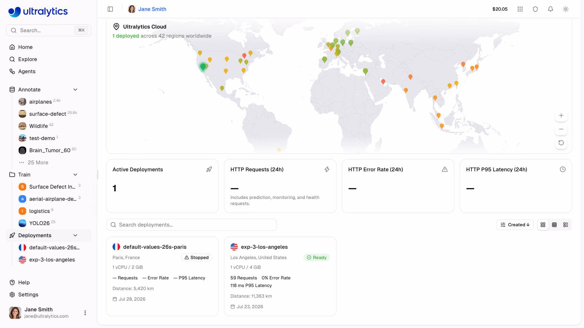 Schede di panoramica e elenco delle distribuzioni nella scheda Distribuzioni di Ultralytics Platform