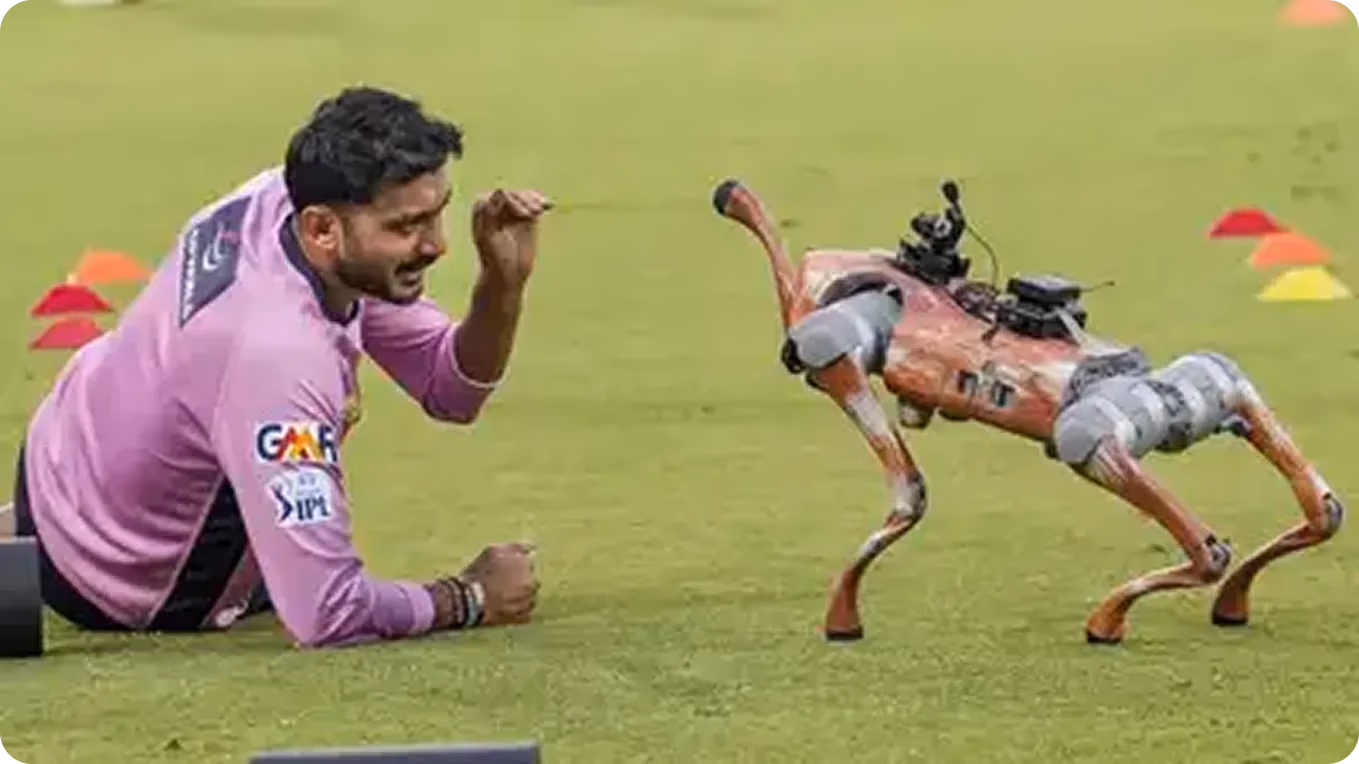 Champak interagisce con un giocatore durante l'allenamento