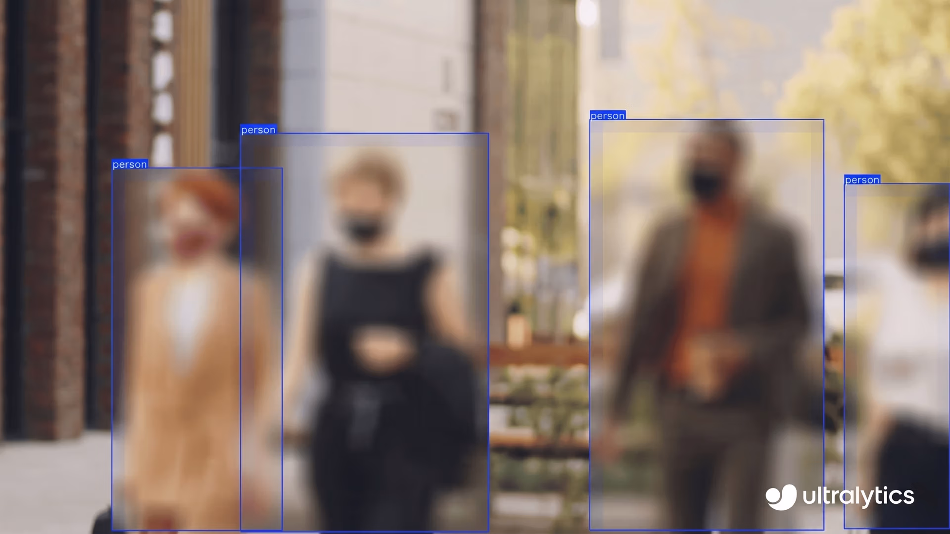 Utilisation d'Ultralytics YOLOv8 pour flouter des personnes sur une image