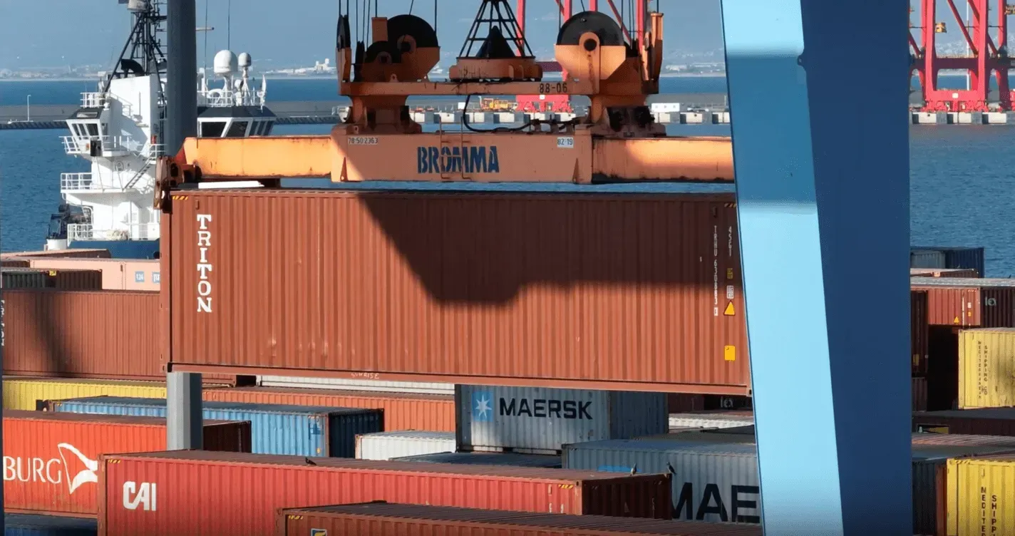 Ultralytics YOLO11 computer vision in logistics