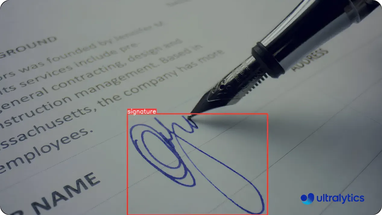 Détection d'objets YOLO11 identifiant une signature