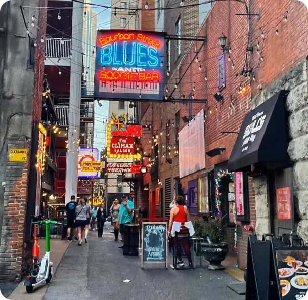 Das Team erkundet die Printers Alley