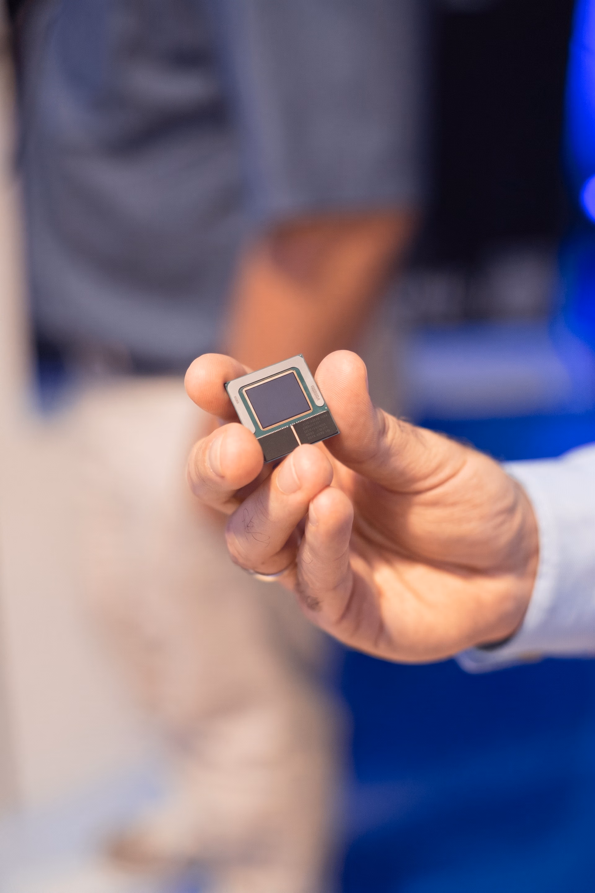 Процессор Intel Core Ultra 200V помещается в кармане