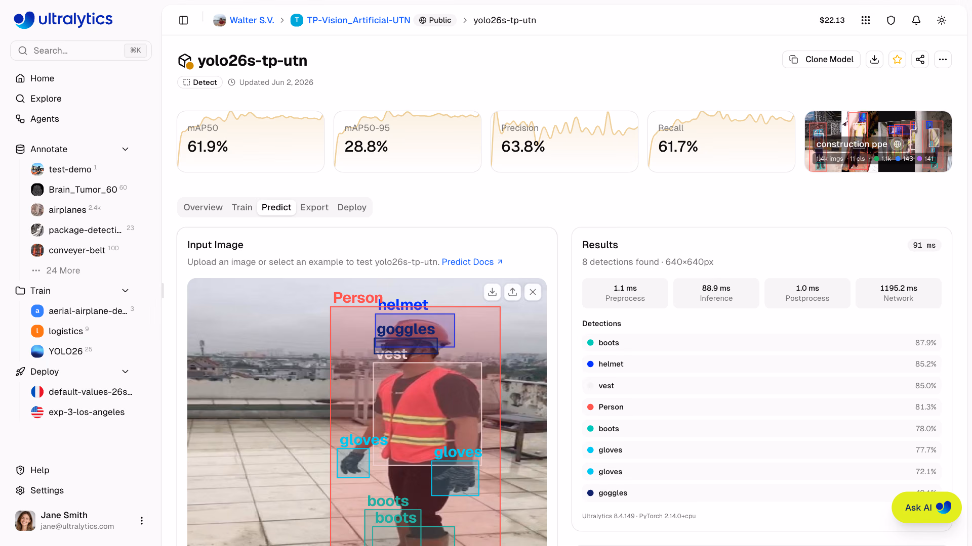 Resultados de la pestaña Predicción de la plataforma Ultralytics con detecciones y estadísticas de velocidad