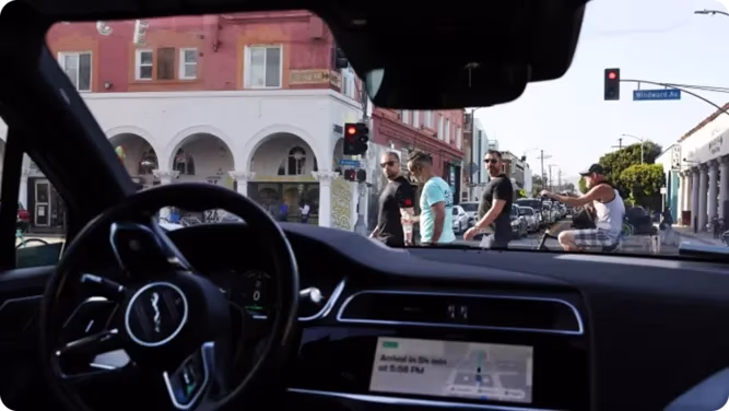 Taxi autonome basé sur un agent IA de Waymo