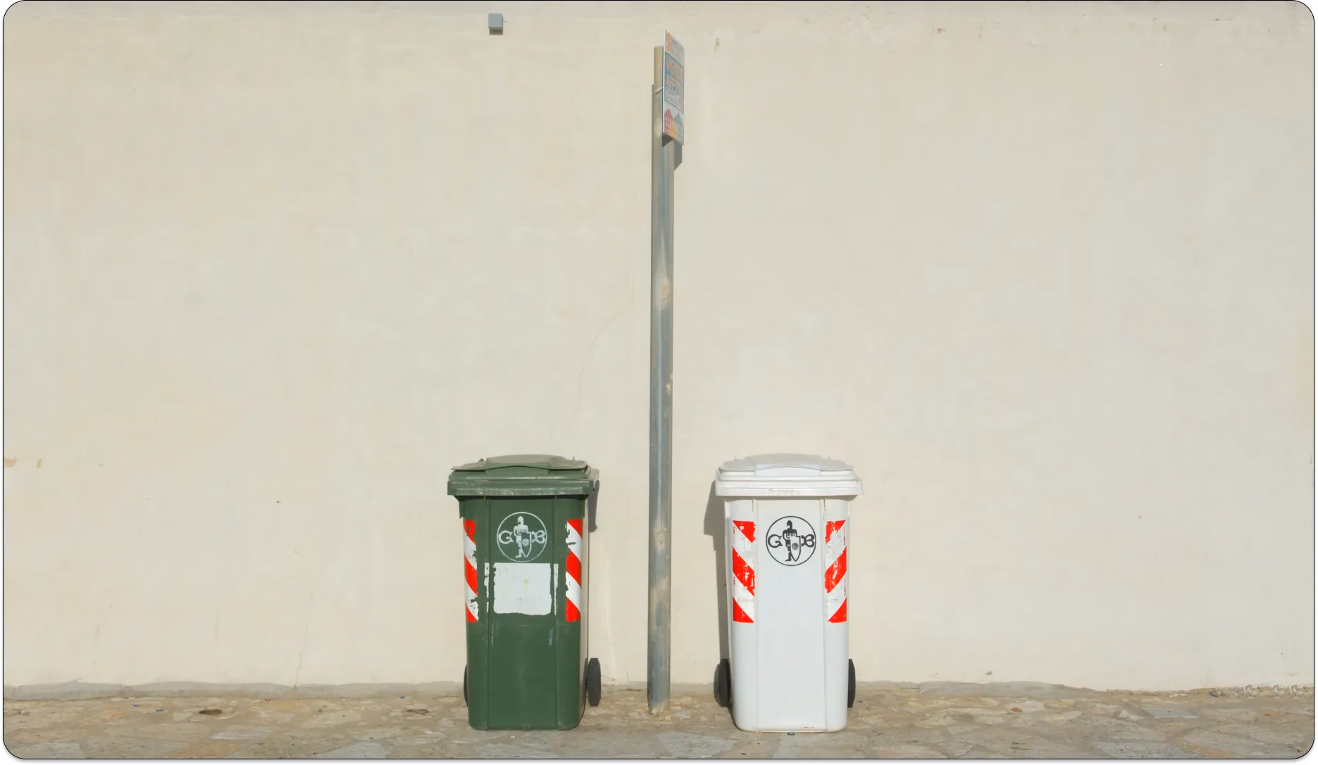 Immagine che fa riferimento al riciclaggio e alla gestione dei rifiuti