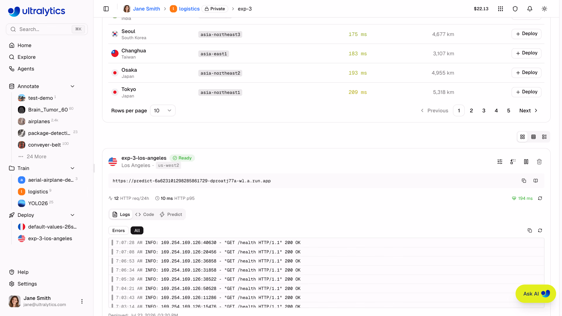 Chế độ xem Cards của các Deployment đang hoạt động trong tab Deploy của Ultralytics Platform
