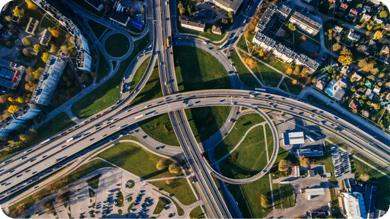 ALYCE accelera l'inferenza IA del traffico del 20% con Ultralytics YOLO