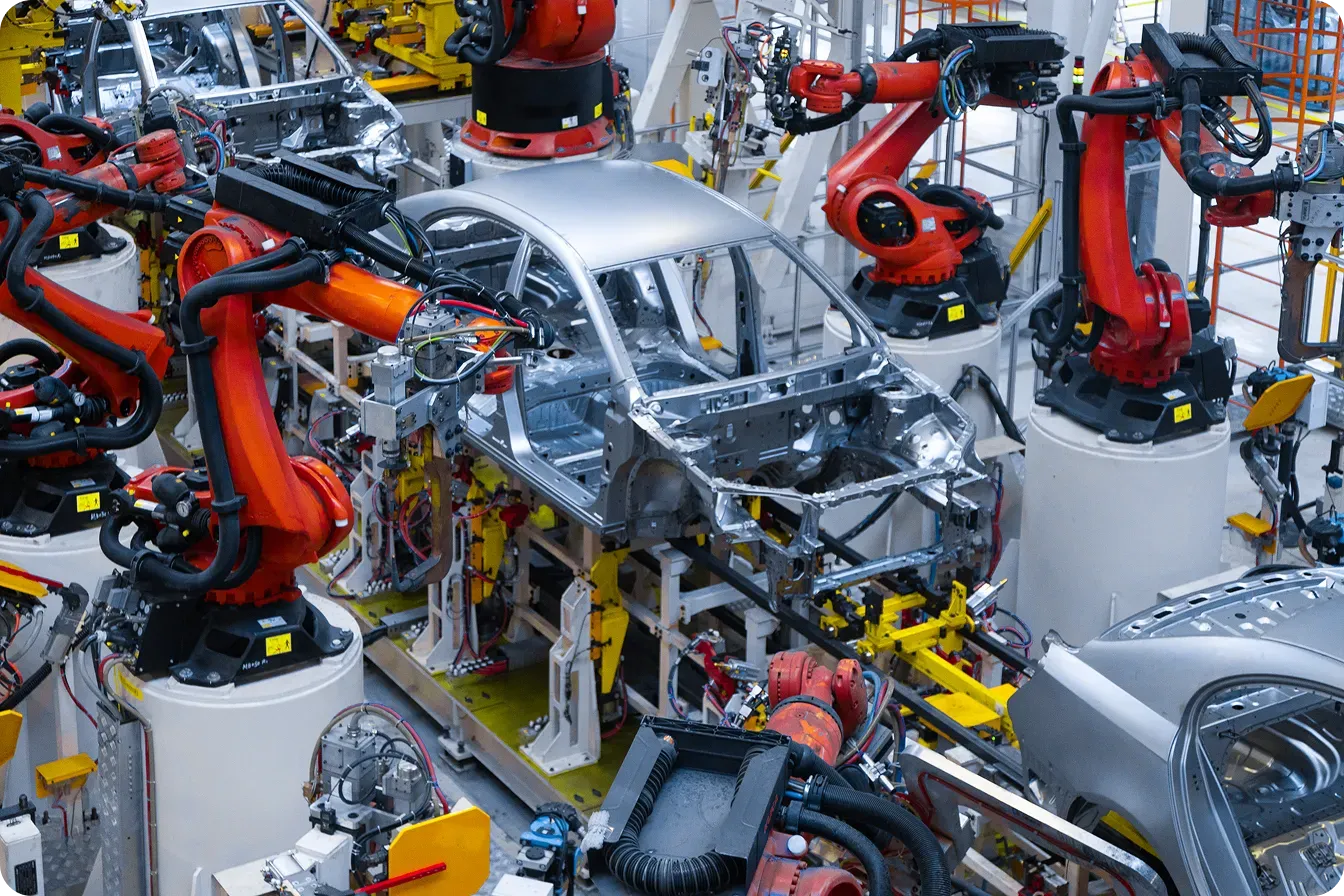 Robôs sendo usados na fabricação automotiva