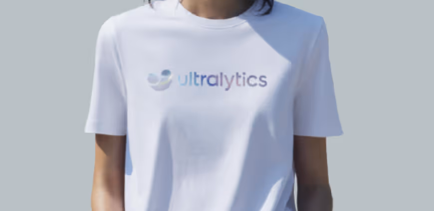 Áo thun trắng Ultralytics
