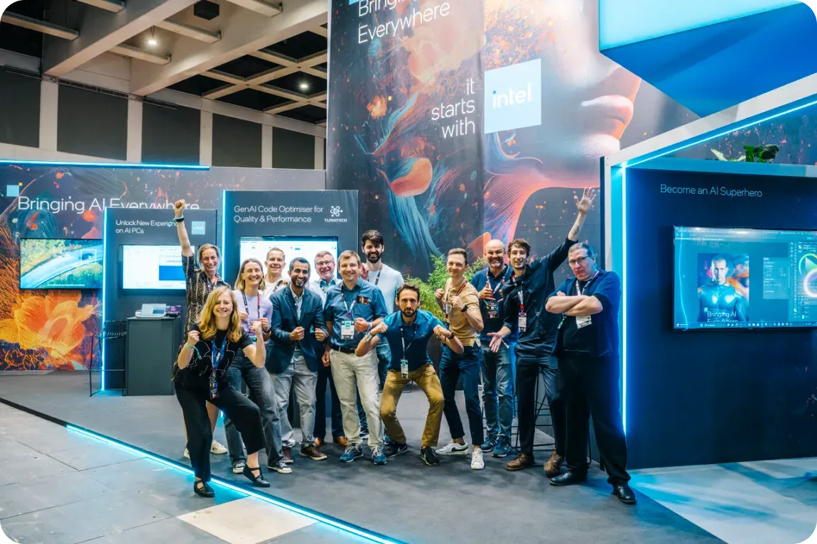 Francesco Mattioli con el equipo de Intel en el WeAreDevelopers World Congress 2024