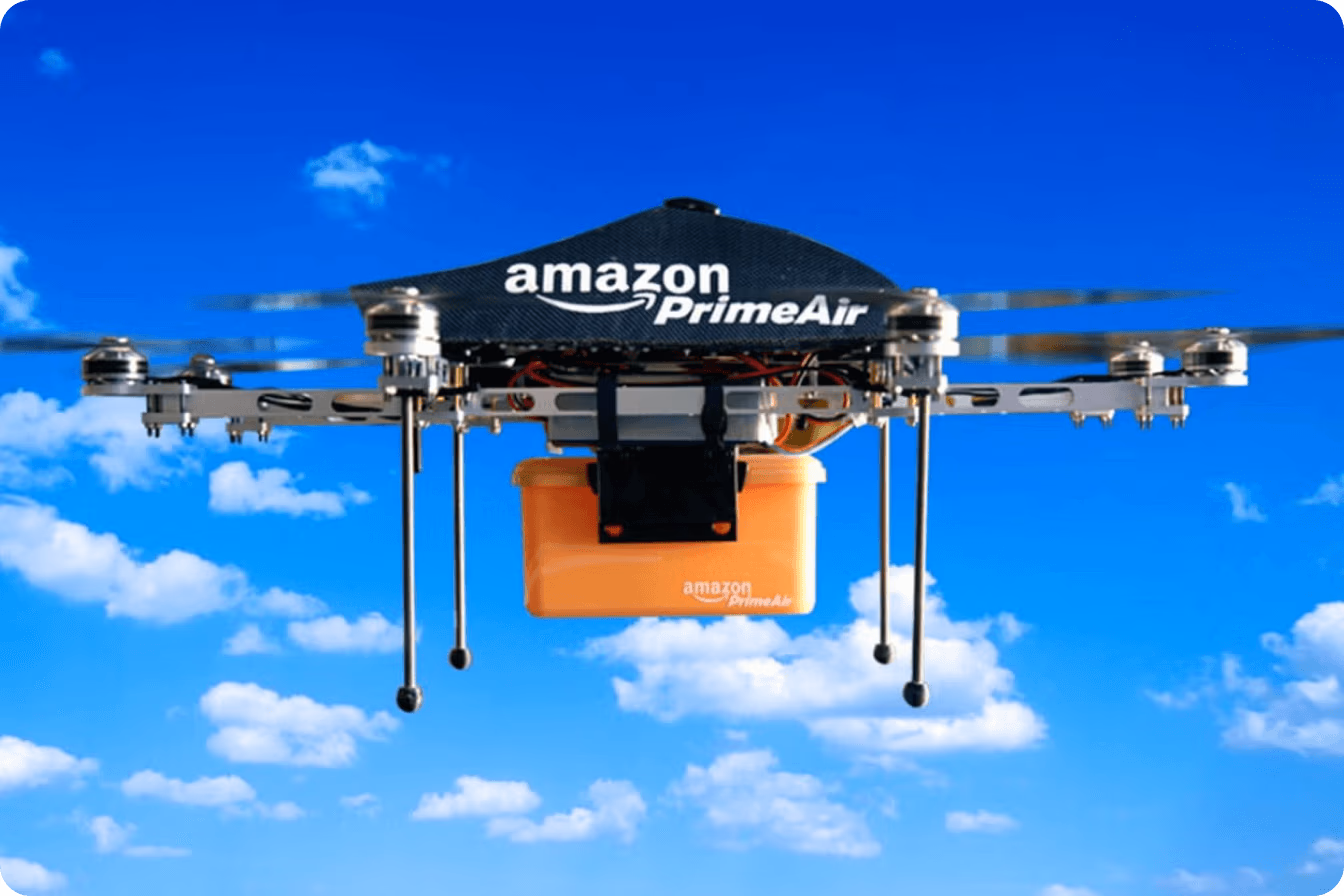 Drone autonome Amazon Prime Air livrant un colis